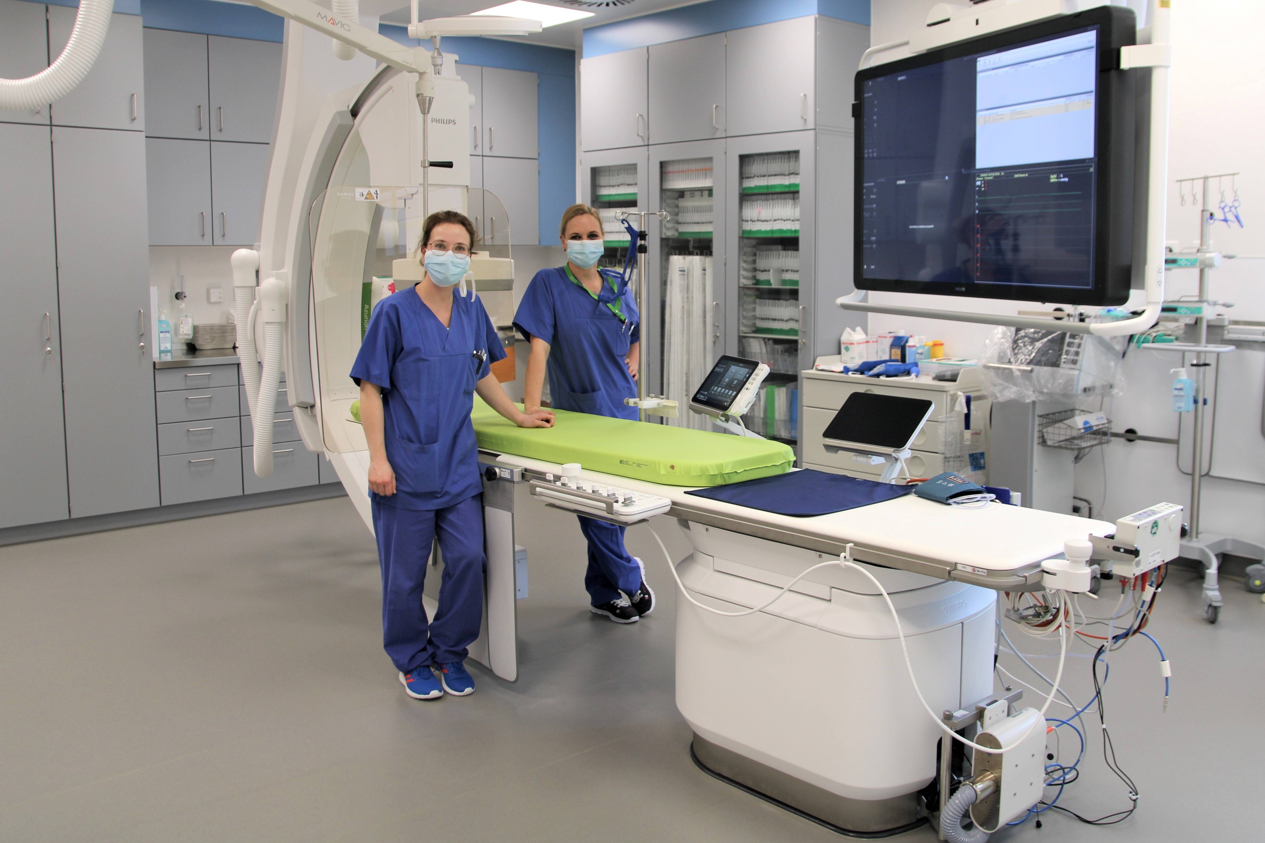 Patientin im Krankenhaus braucht die doppelte Behandlung Patientin im Krankenhaus braucht die doppelte Behandlung