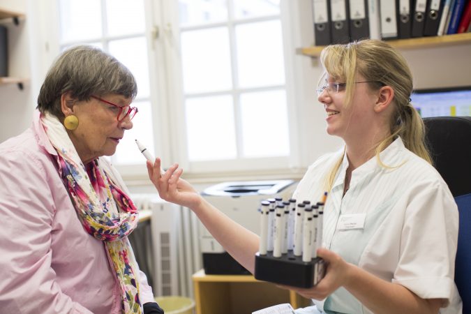 Parkinson Früherkennung bei ersten Krankheitszeichen im Parkinson Verlauf.