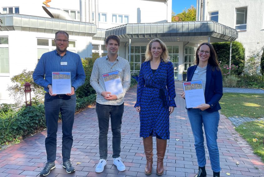 Urkundenübergabe zur Kooperation mit der Universität Osnabrück